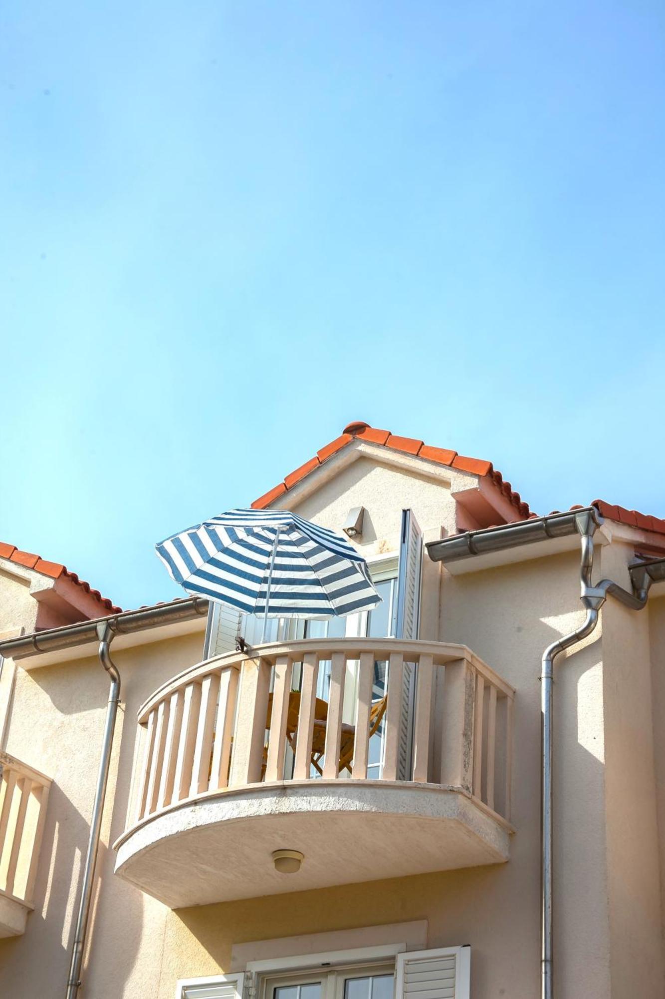 Helvetia Sunny Apartments Bol Bagian luar foto