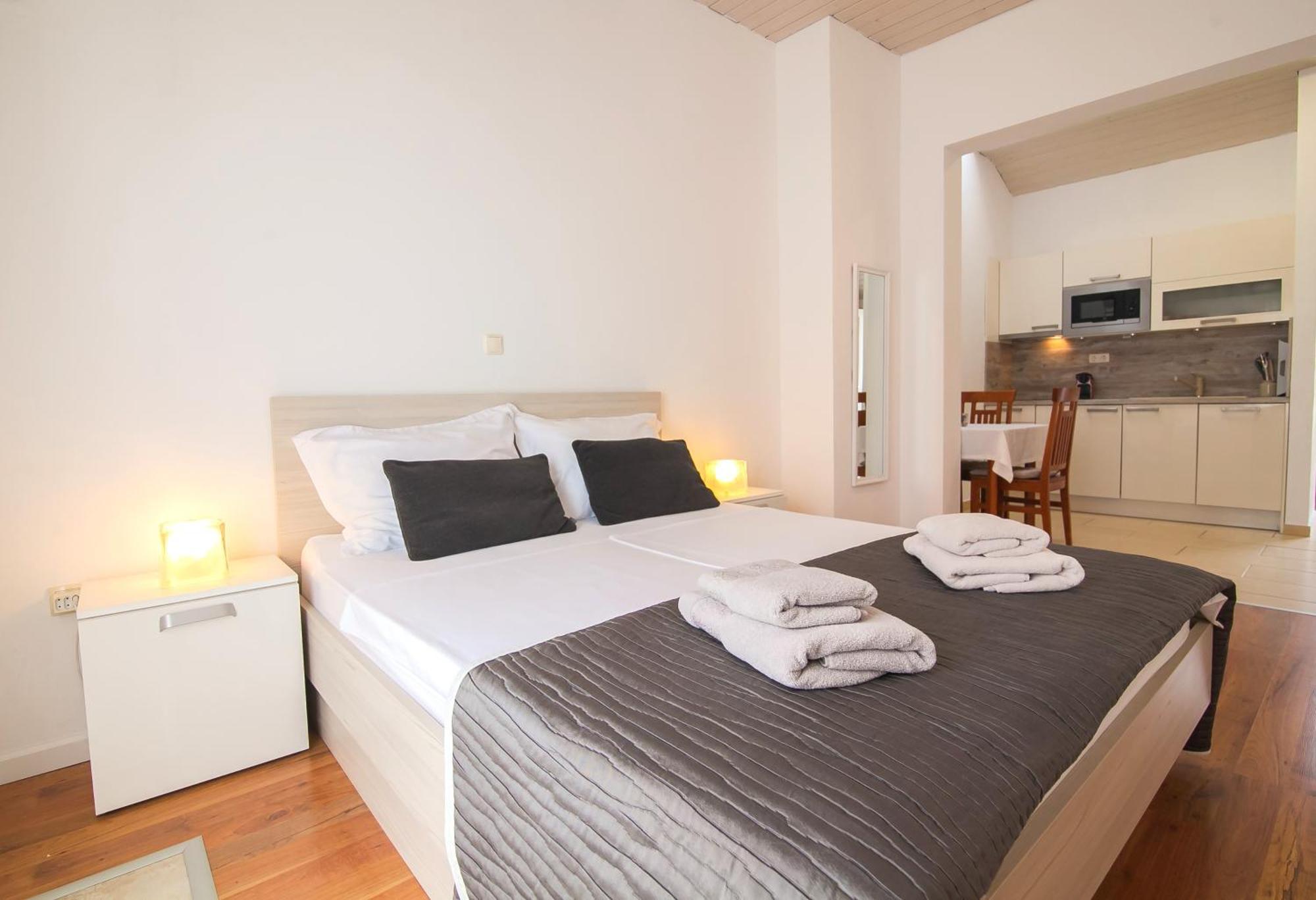 Helvetia Sunny Apartments Bol Bagian luar foto