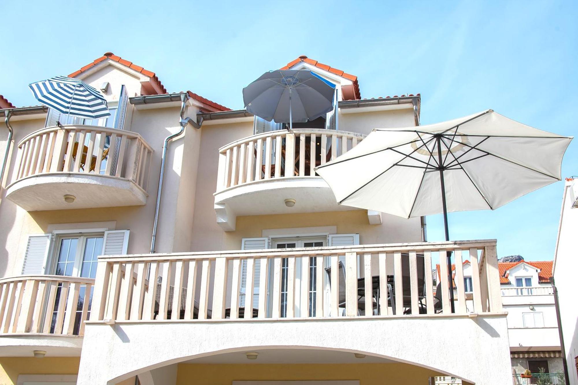Helvetia Sunny Apartments Bol Bagian luar foto