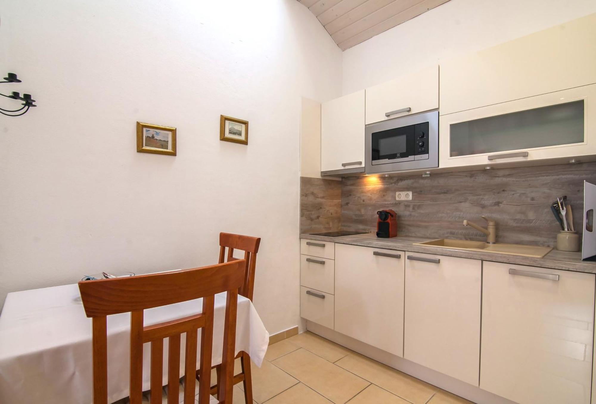 Helvetia Sunny Apartments Bol Bagian luar foto