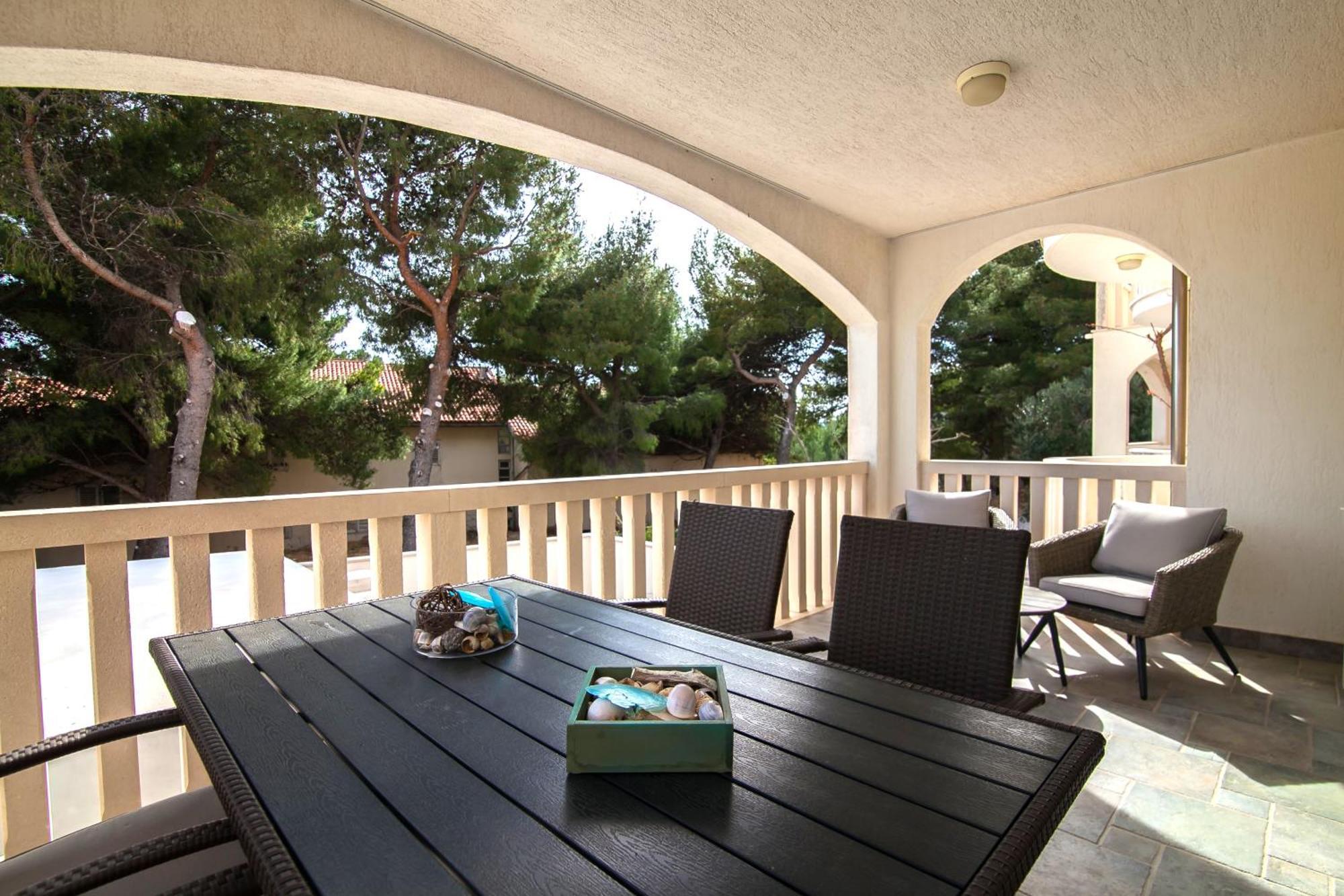 Helvetia Sunny Apartments Bol Bagian luar foto