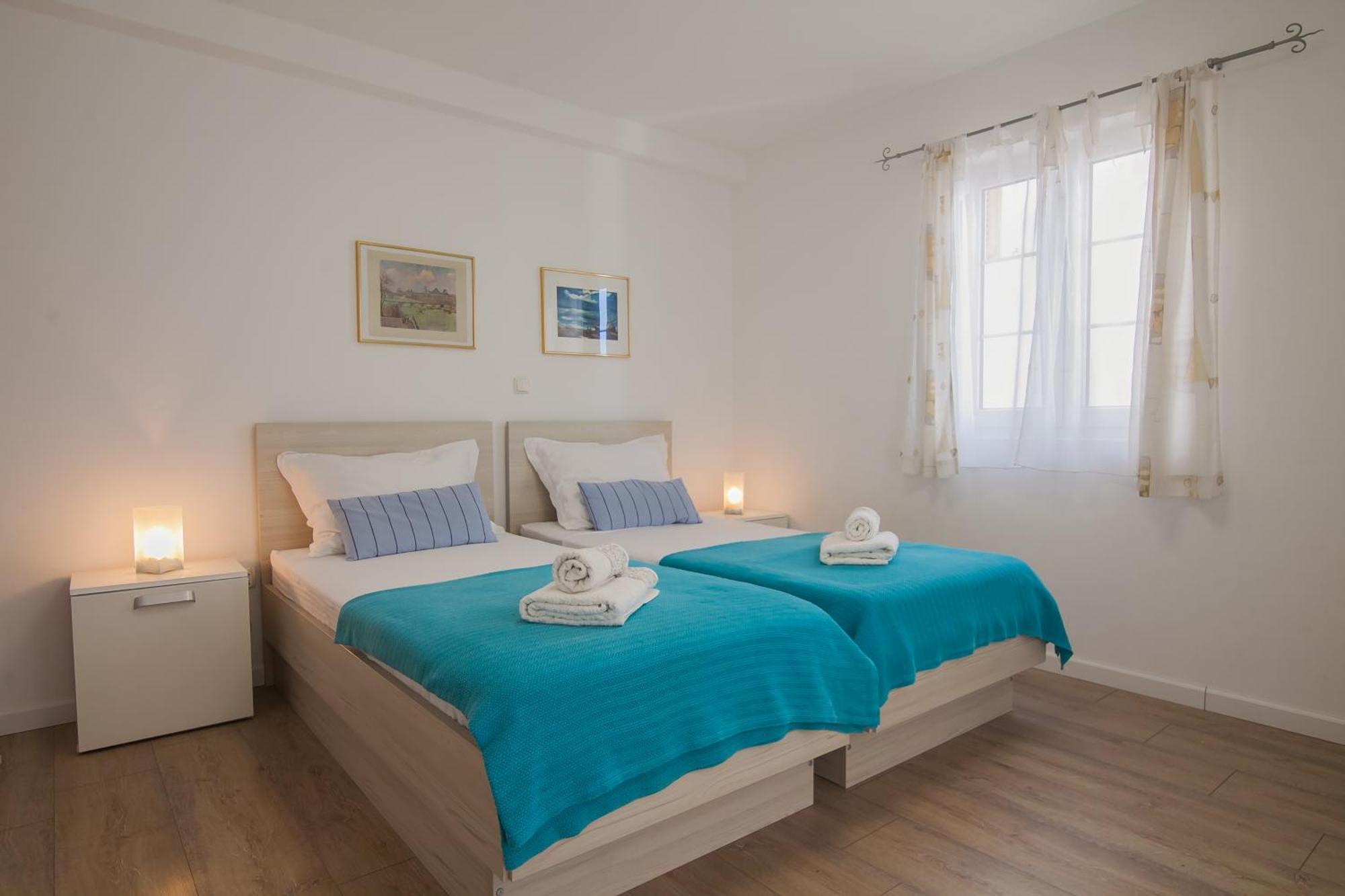 Helvetia Sunny Apartments Bol Bagian luar foto
