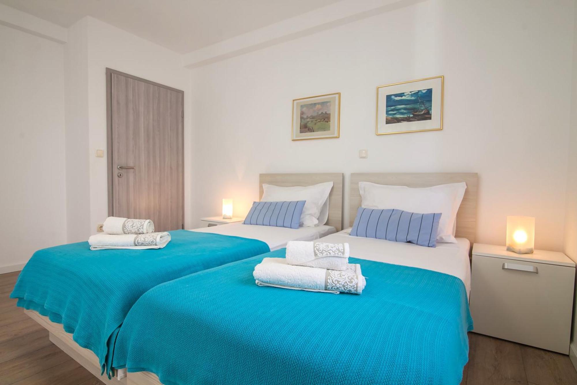 Helvetia Sunny Apartments Bol Bagian luar foto