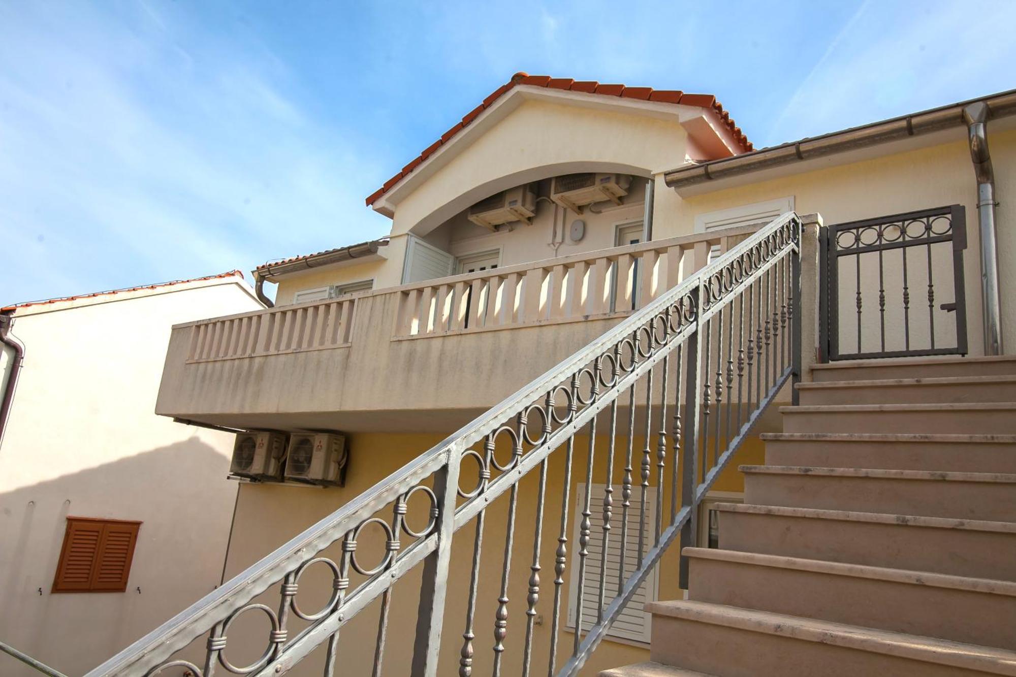 Helvetia Sunny Apartments Bol Bagian luar foto