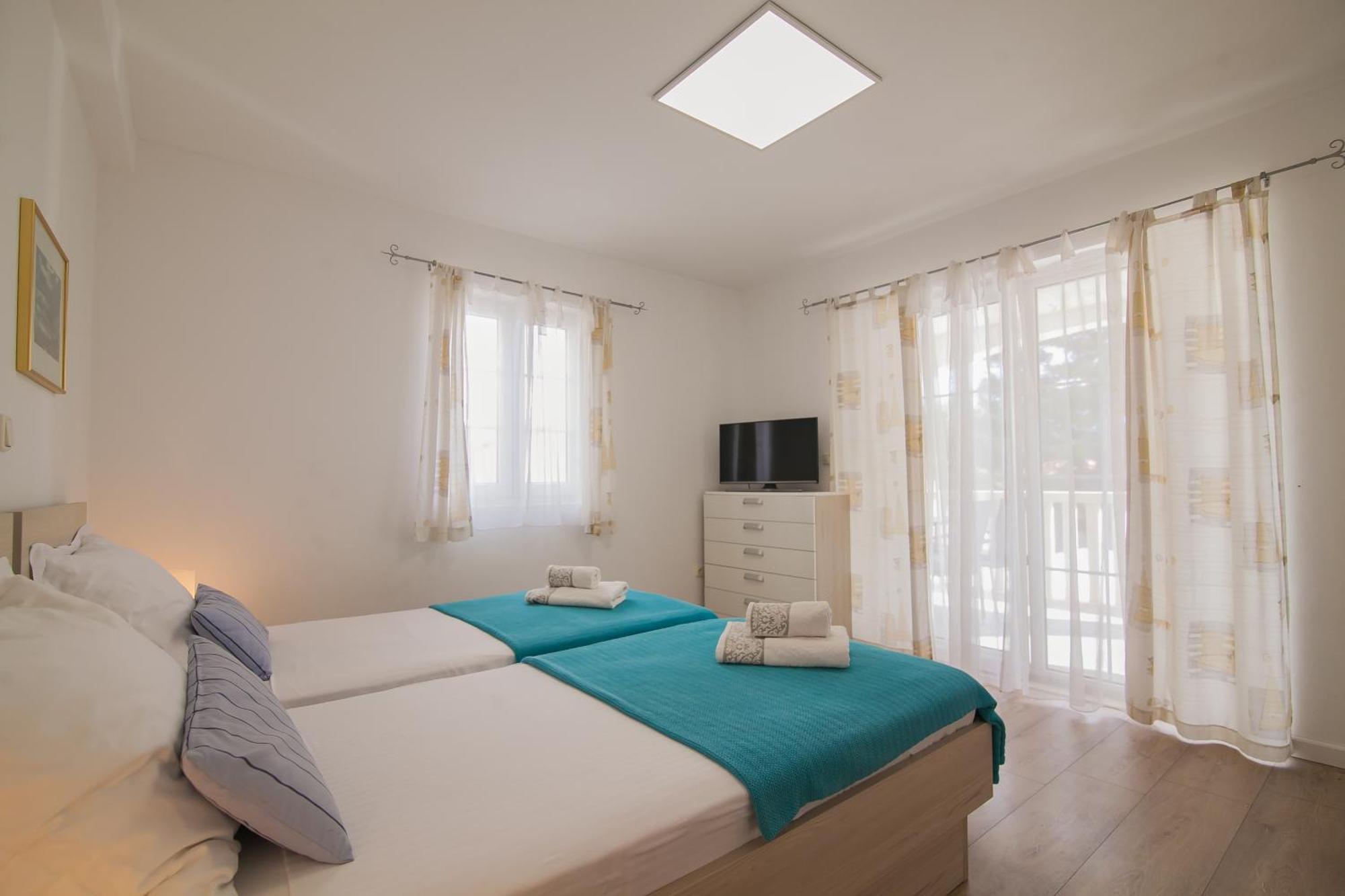 Helvetia Sunny Apartments Bol Bagian luar foto